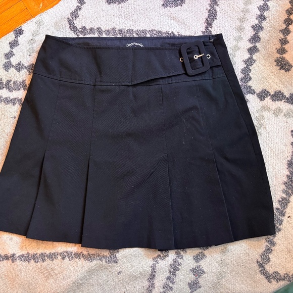 y2k style pleated mini skirt with belt - Picture 2 of 9